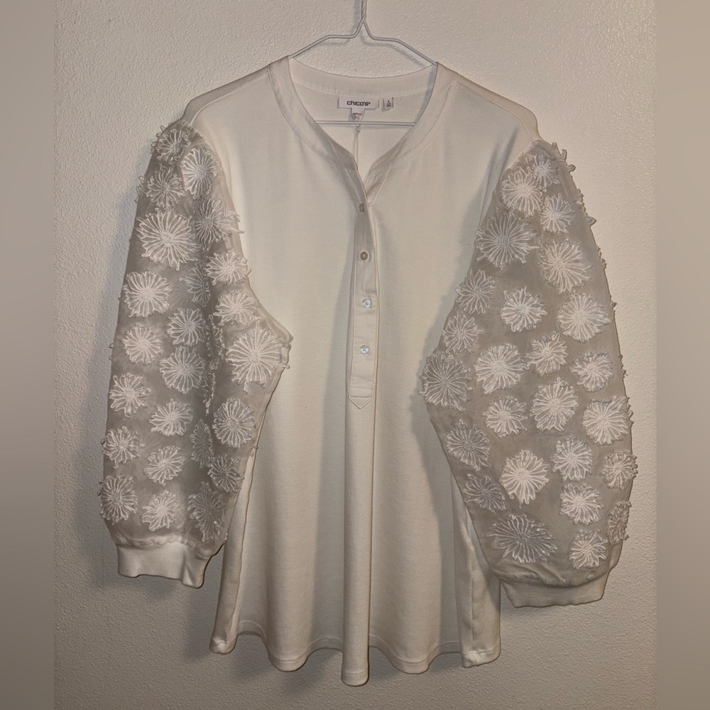 Chico's 3D Floral Sleeve Henley Size 4 (XXL) Alabaster NWT